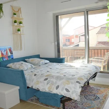 Front De Avec Balcon Vue Ocean !